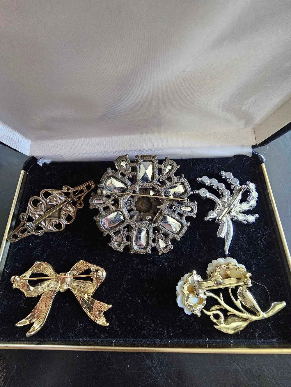 Vintage Brooch Lot - Picture 4 of 4